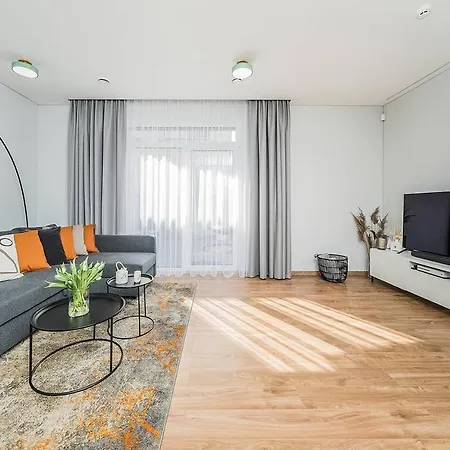 Lovely With Private Terrace By Urban Rent Apartment