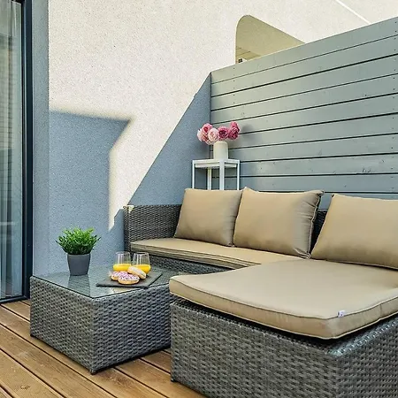 Lovely With Private Terrace By Urban Rent Kaunas